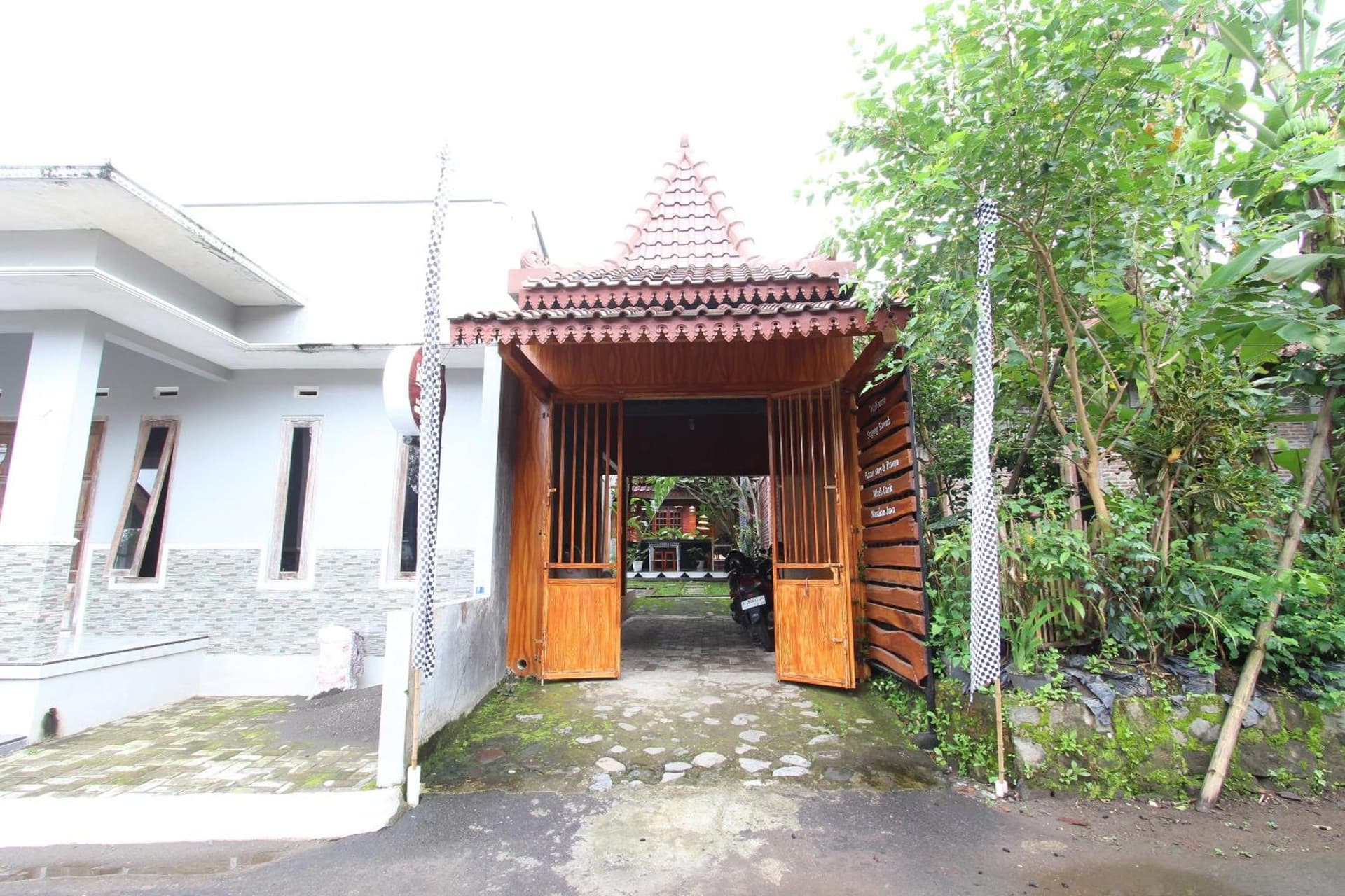 Hotel O Mbah Carik Homestay Syari'ah