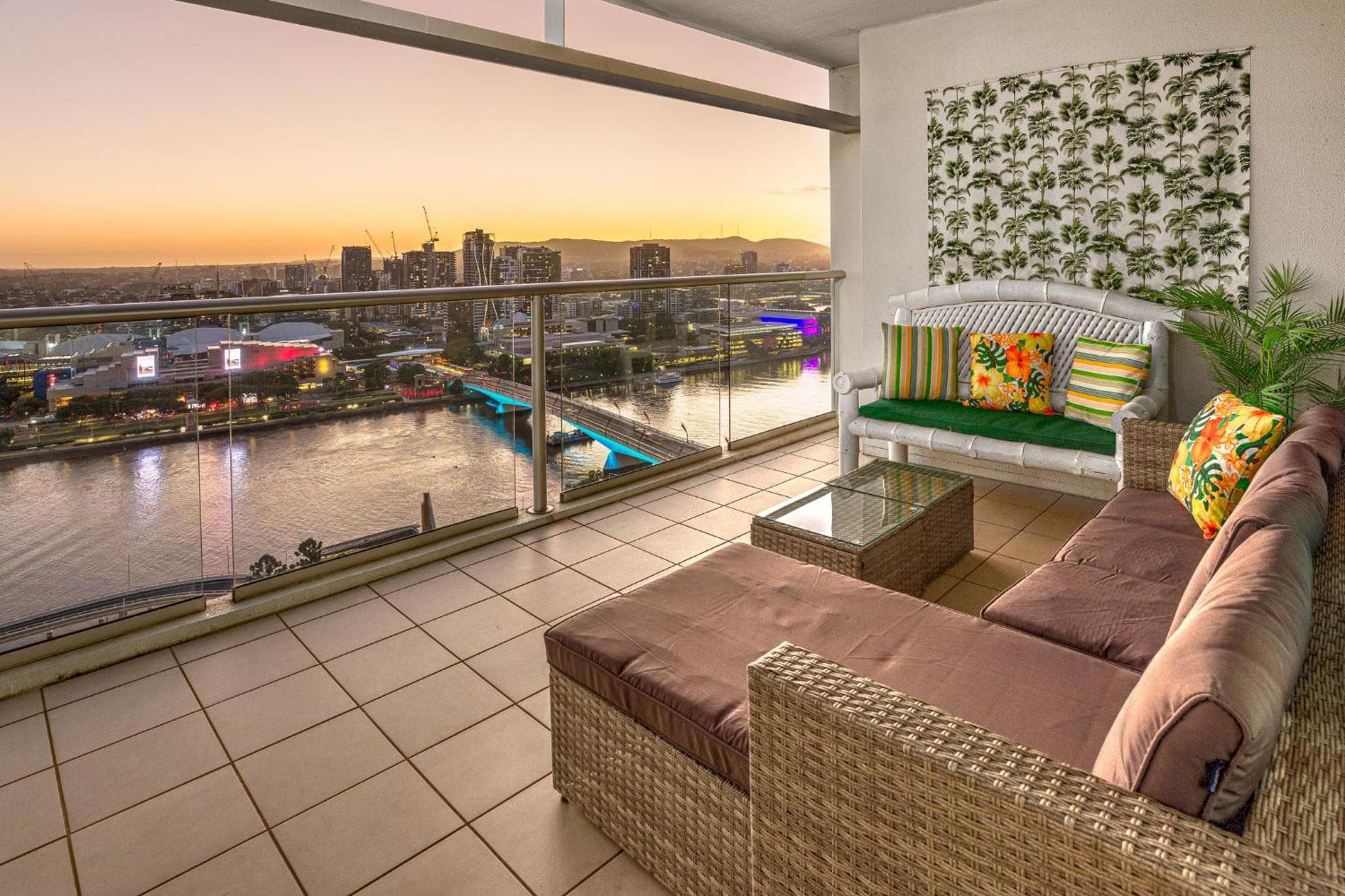 Luxury Oasis-Level 27 in Casino Towers-Balcony with Deluxe River Views-Free Parking