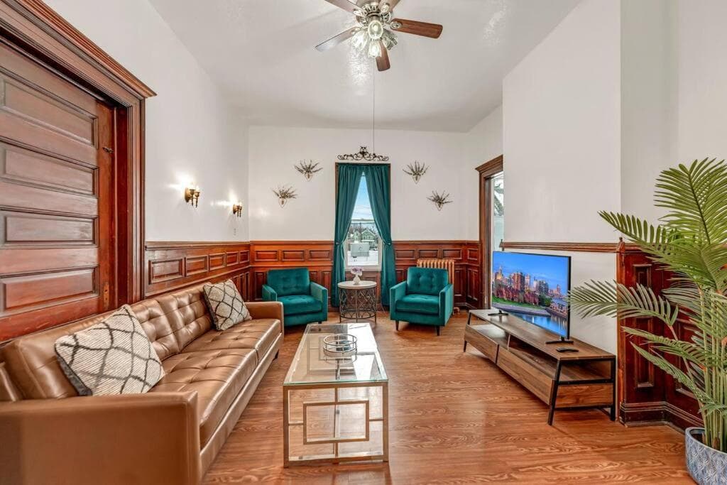 The Victorian on South Park - Sleeps 6