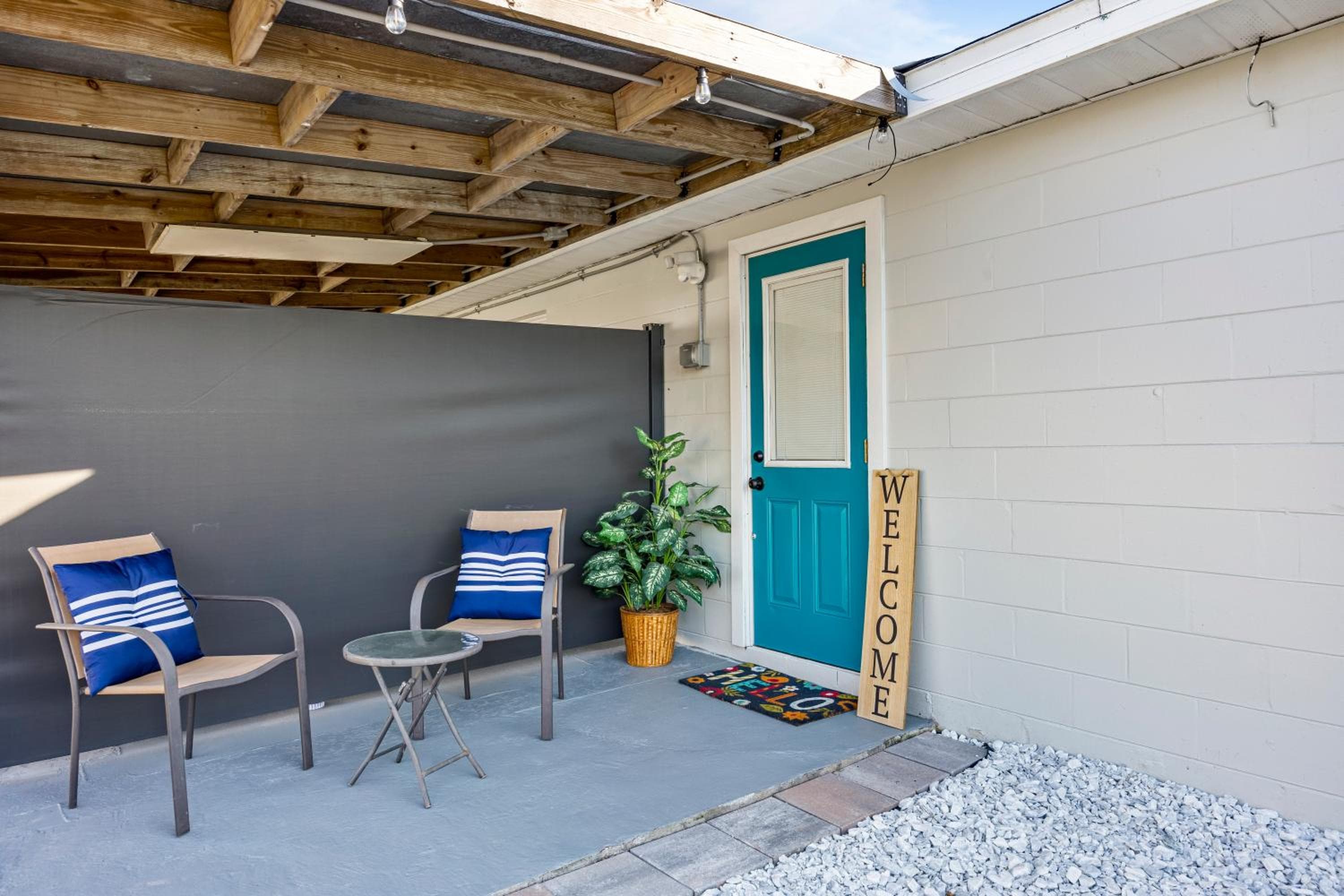 Pet friendly Studio with Private Yard