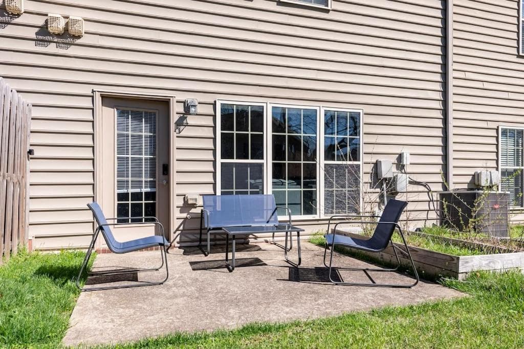 TWO-STORY Townhouse Kentucky Horse Park at Kittens Joy