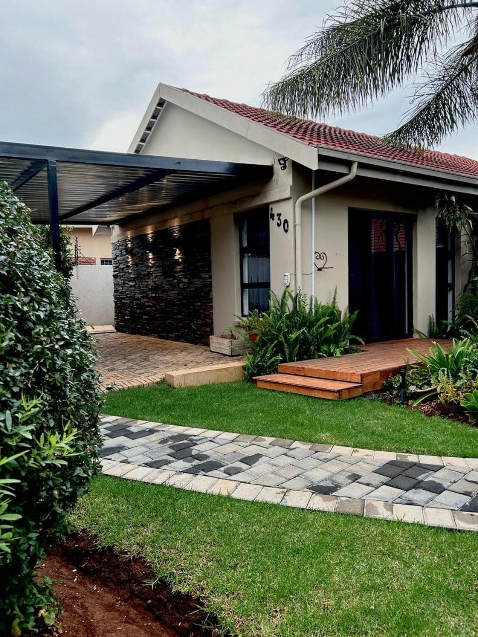Apartment close to Menlyn Maine