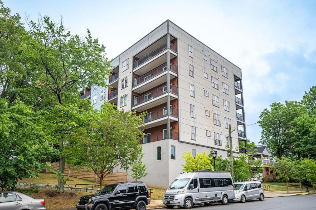 Downtown New Built Roof top balcony City View 525Pkwy408