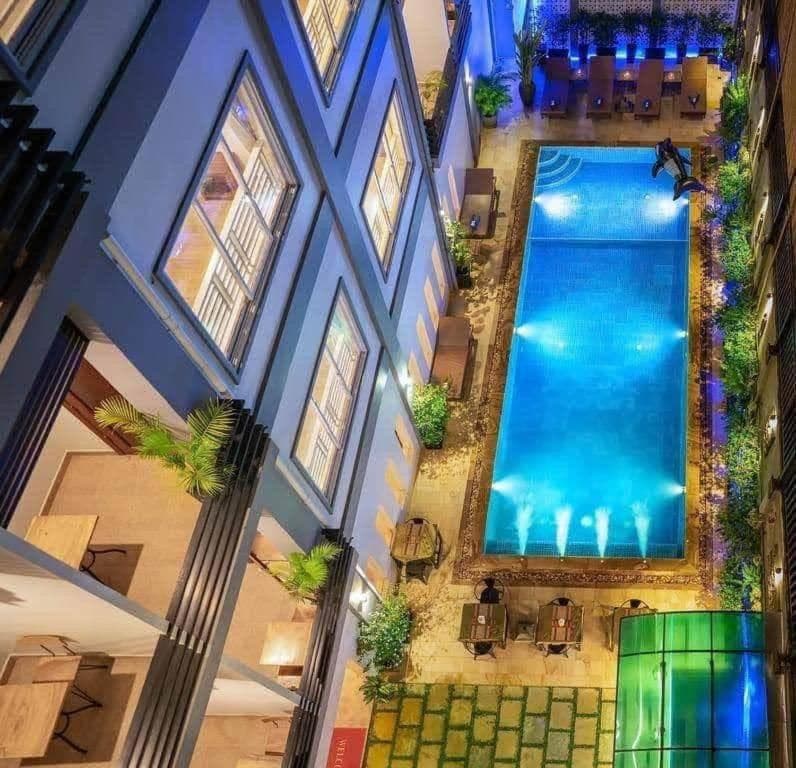 Nico's Hotel 2