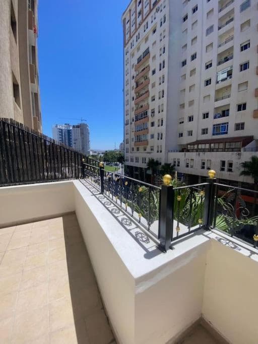 Spacious Appartment in the heart of Tangier with 2 living rooms, 2 bedrooms KING SIZE beds, 2 baths, 2 patios