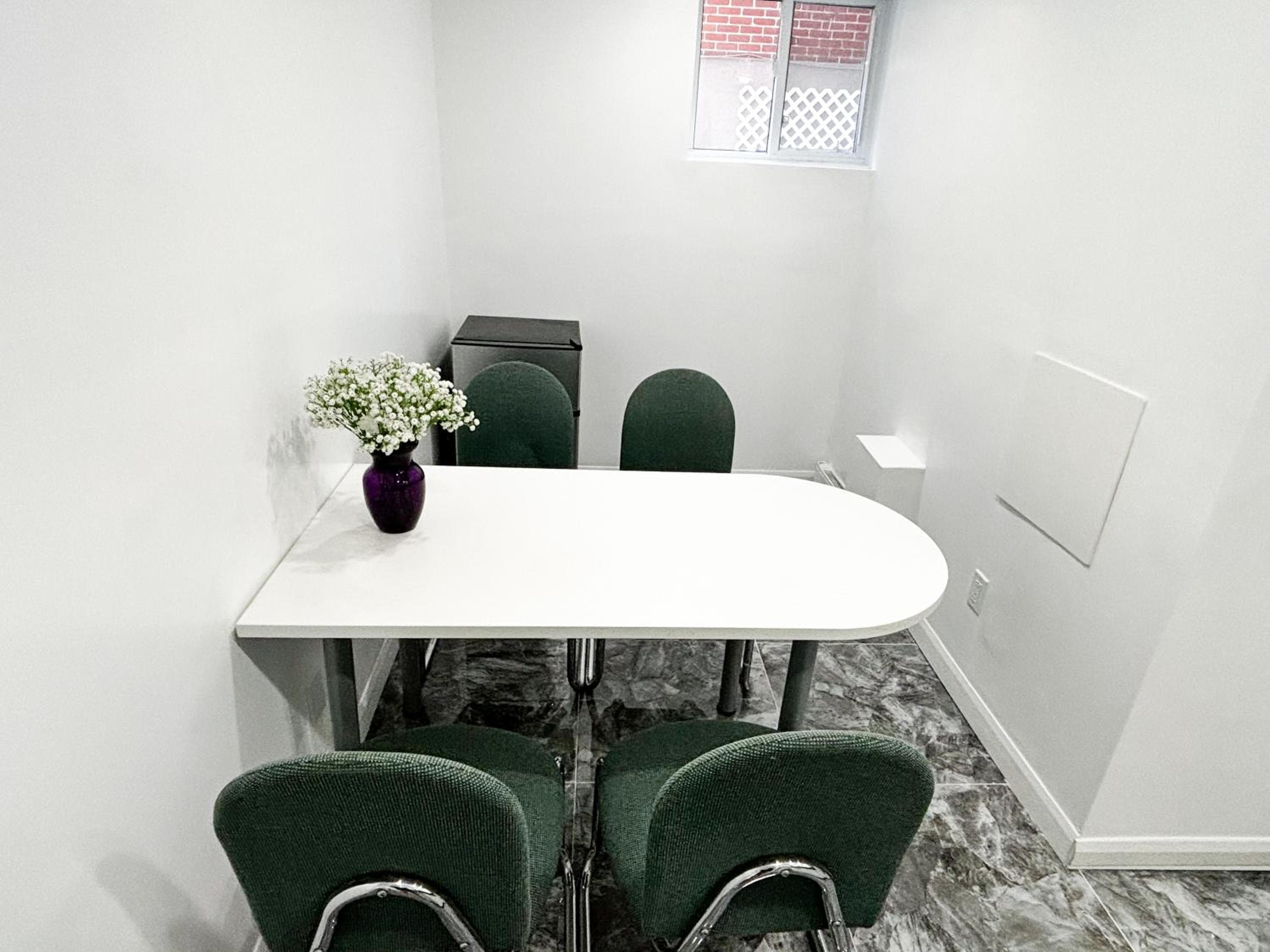Entire Apartment near Downtown Montréal & Trudeau YUL Airport