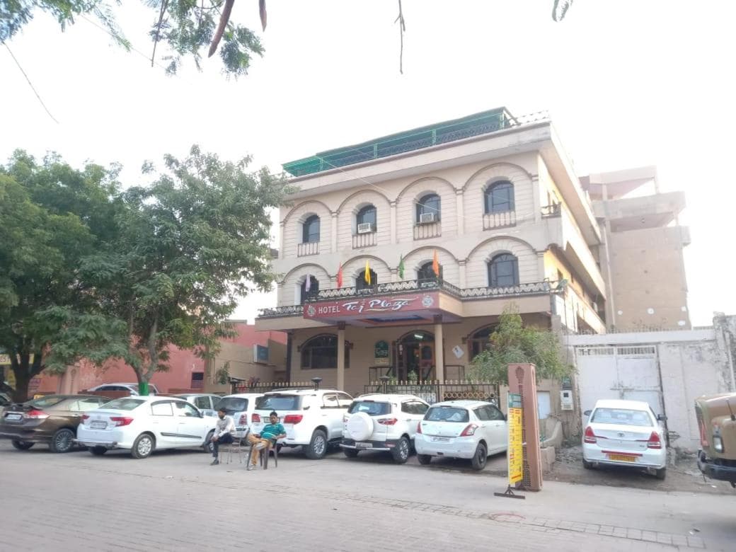 Hotel Taj Plaza, Just a 5-minute walk from the Taj Mahal 600 meters