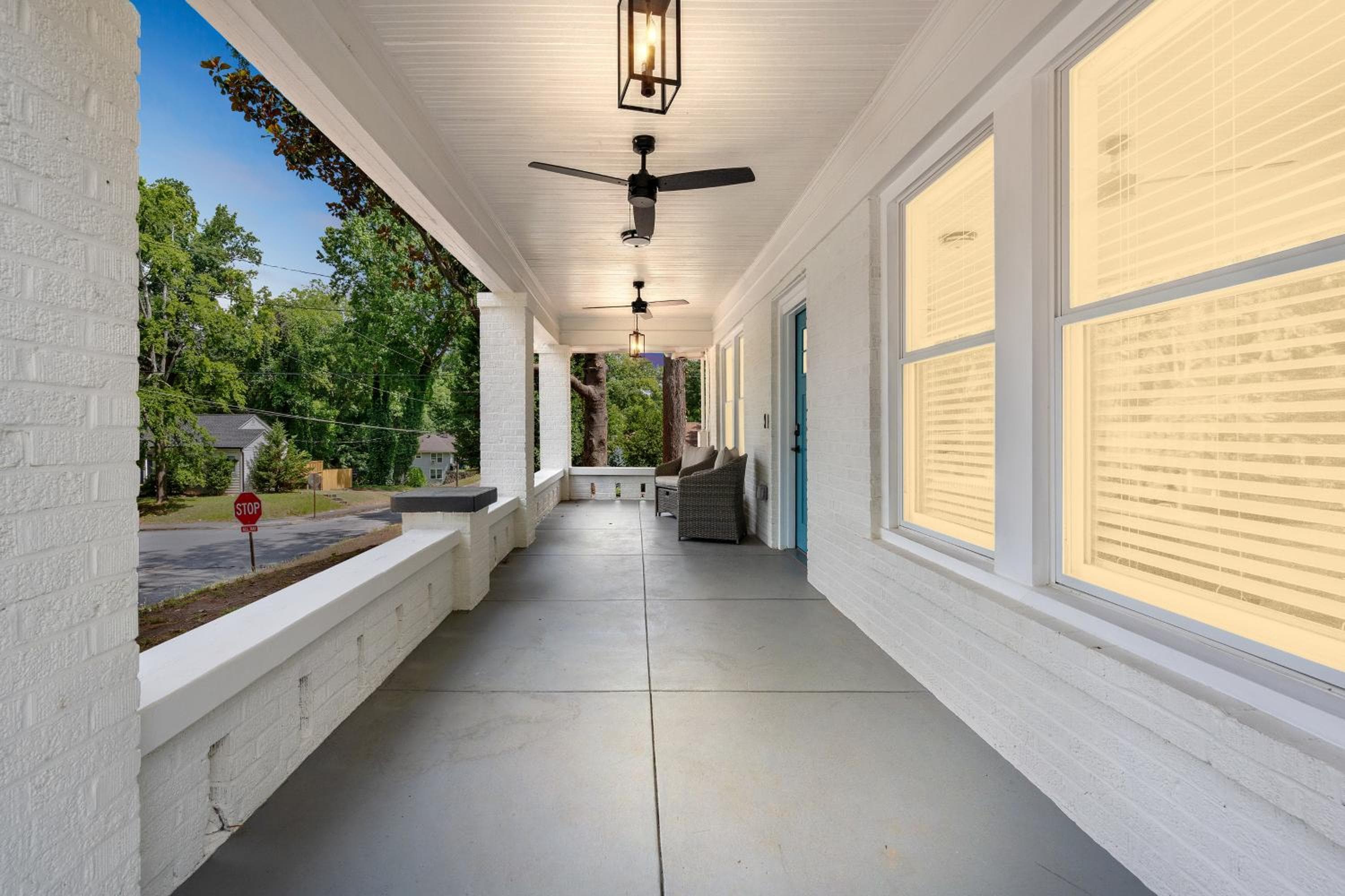 Centrally Located Home in Atlanta-10 Mins from GA Aquarium, Mercedes Benz Stadium, & Much More