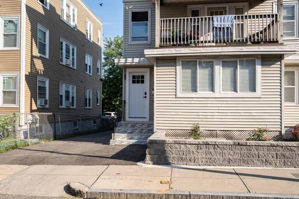Stylish 4BR Boston Home Pet-Friendly near Savin Hill, I-93 & Red Line 30-1