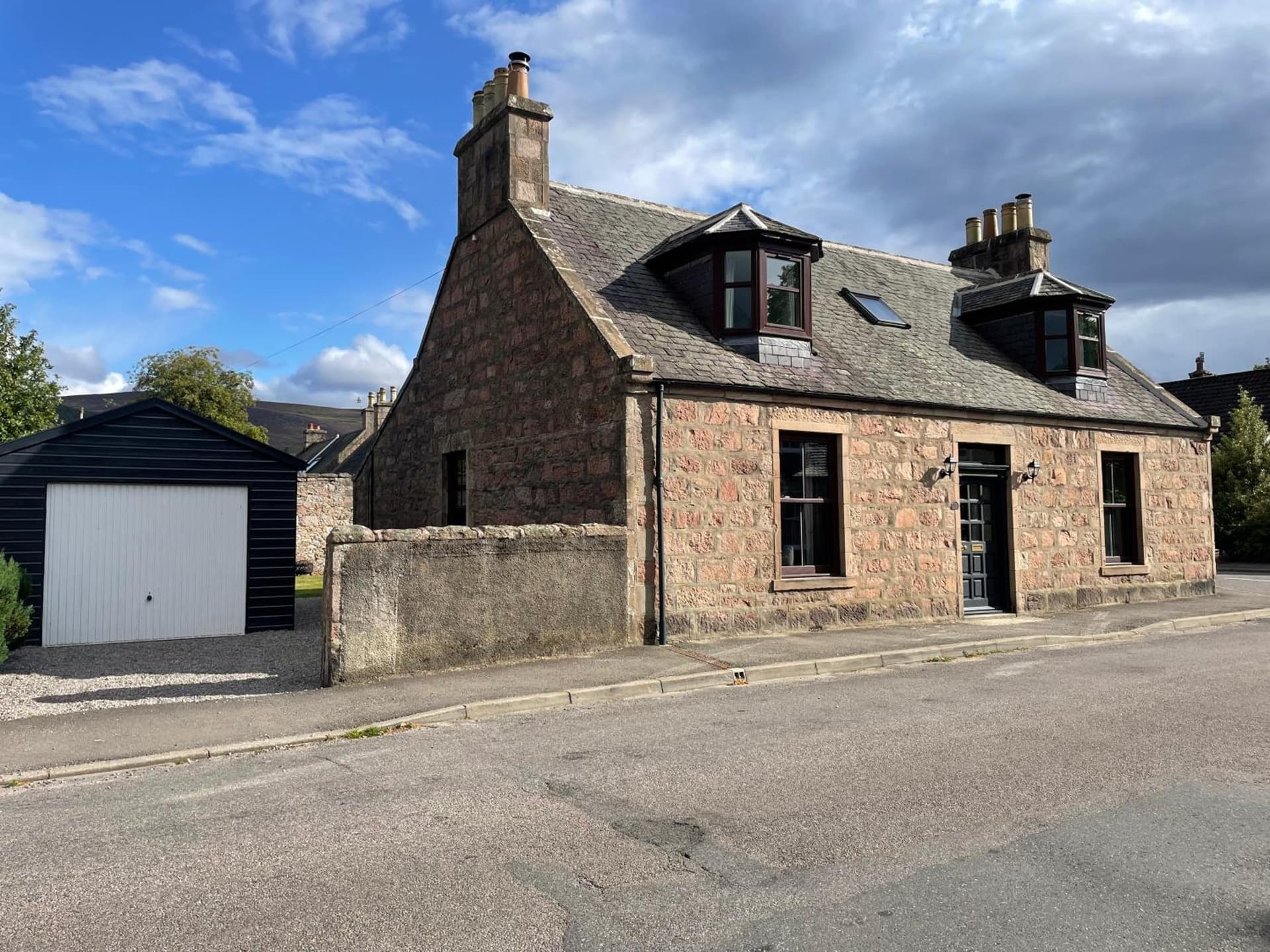 Lewis Lodge - Stunning & Exclusive Luxury Home in the Heart of Ballater, Royal Deeside