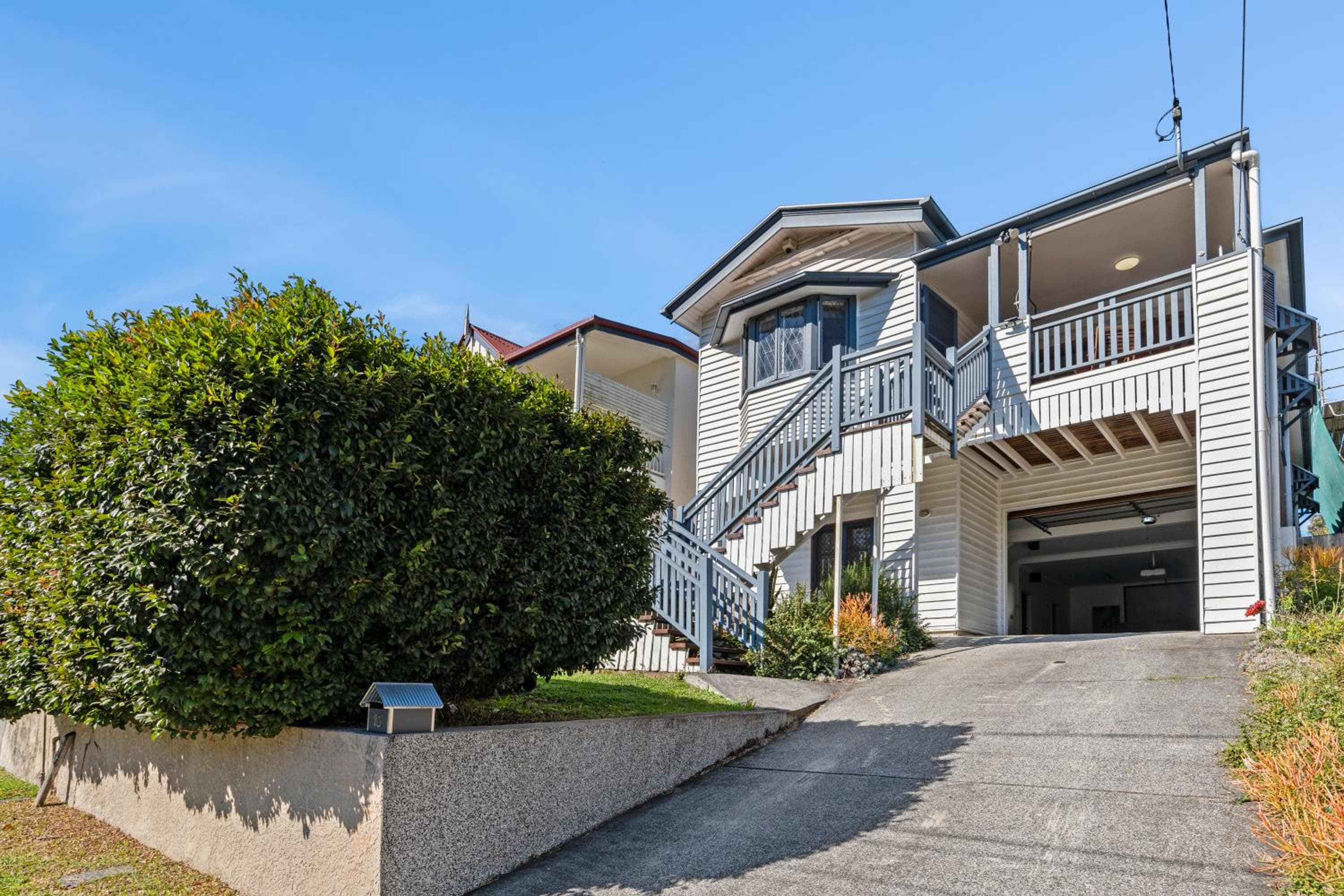 Artistic Queenslander with Park Views - 5 Bedroom - Sleep 10