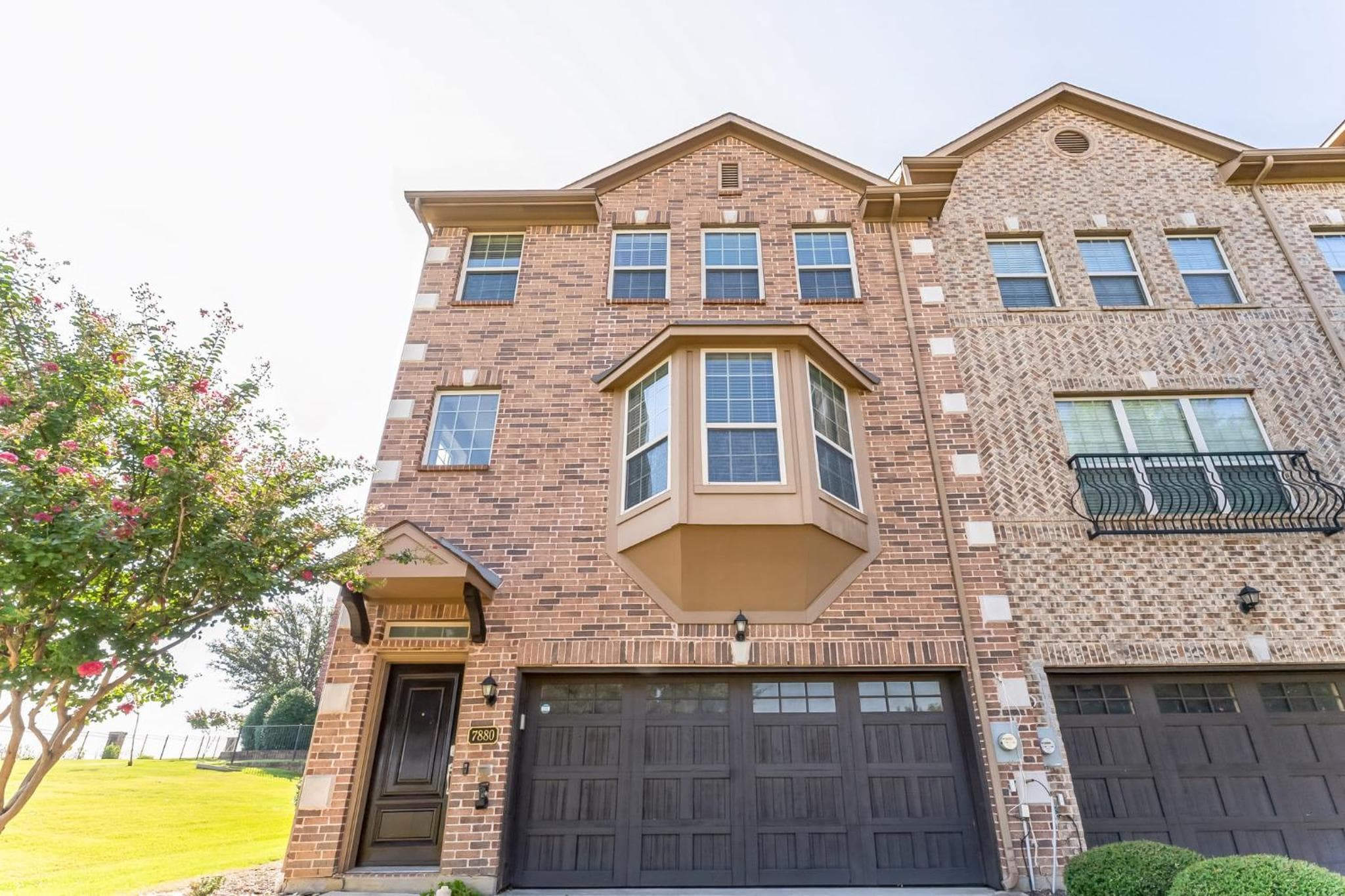 Spacious 4-bedroom house with AC and WiFi in amazing Entire home in Irving, Texas