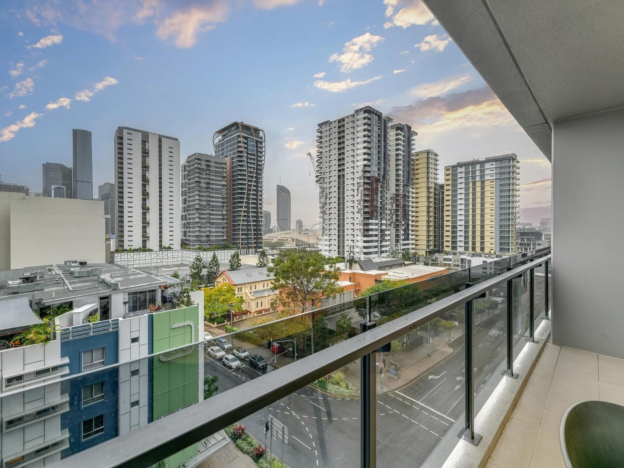 South Brisbane Apartment with Pool