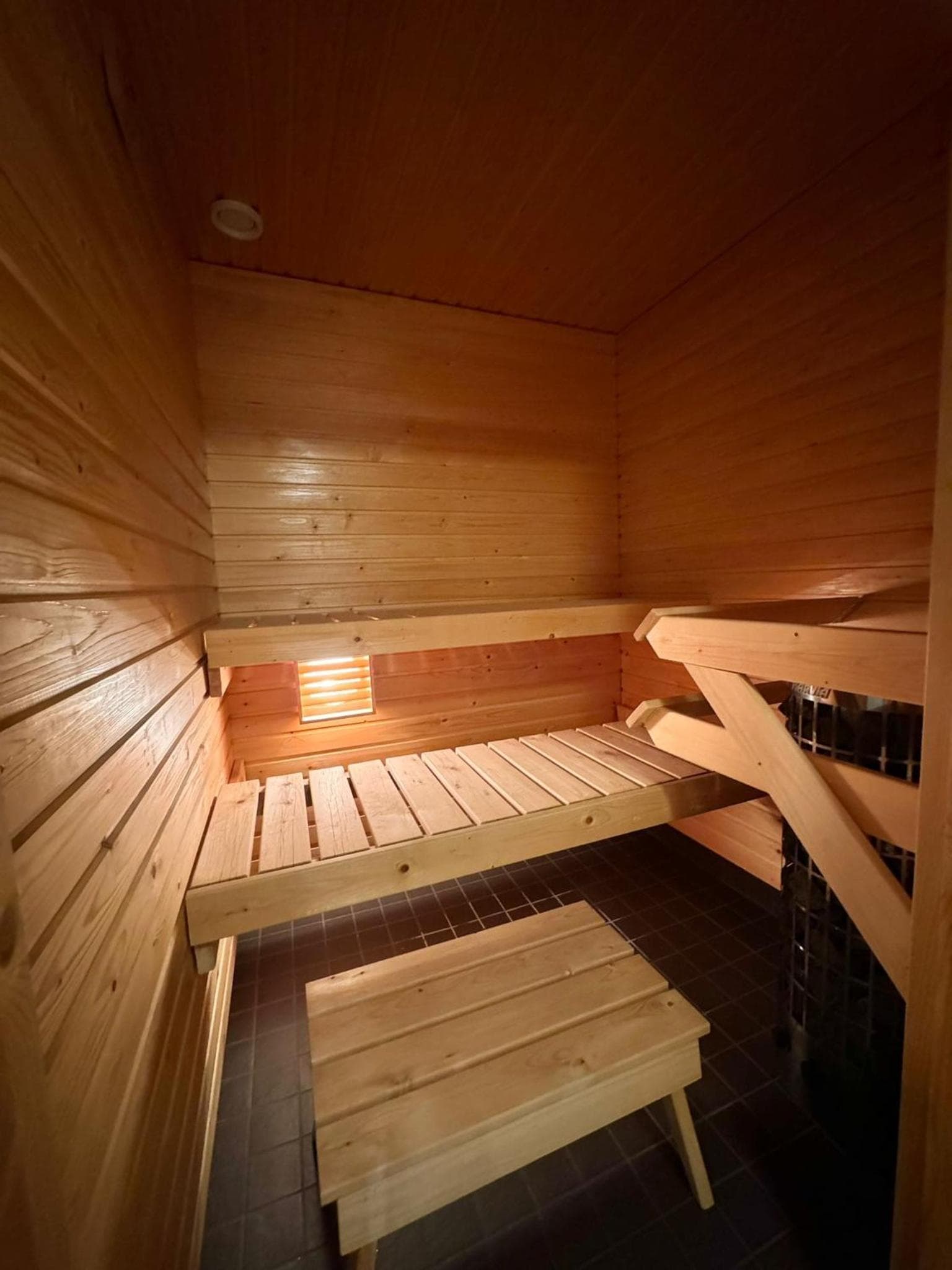 Transit Rooms & Sauna Airport Hostel