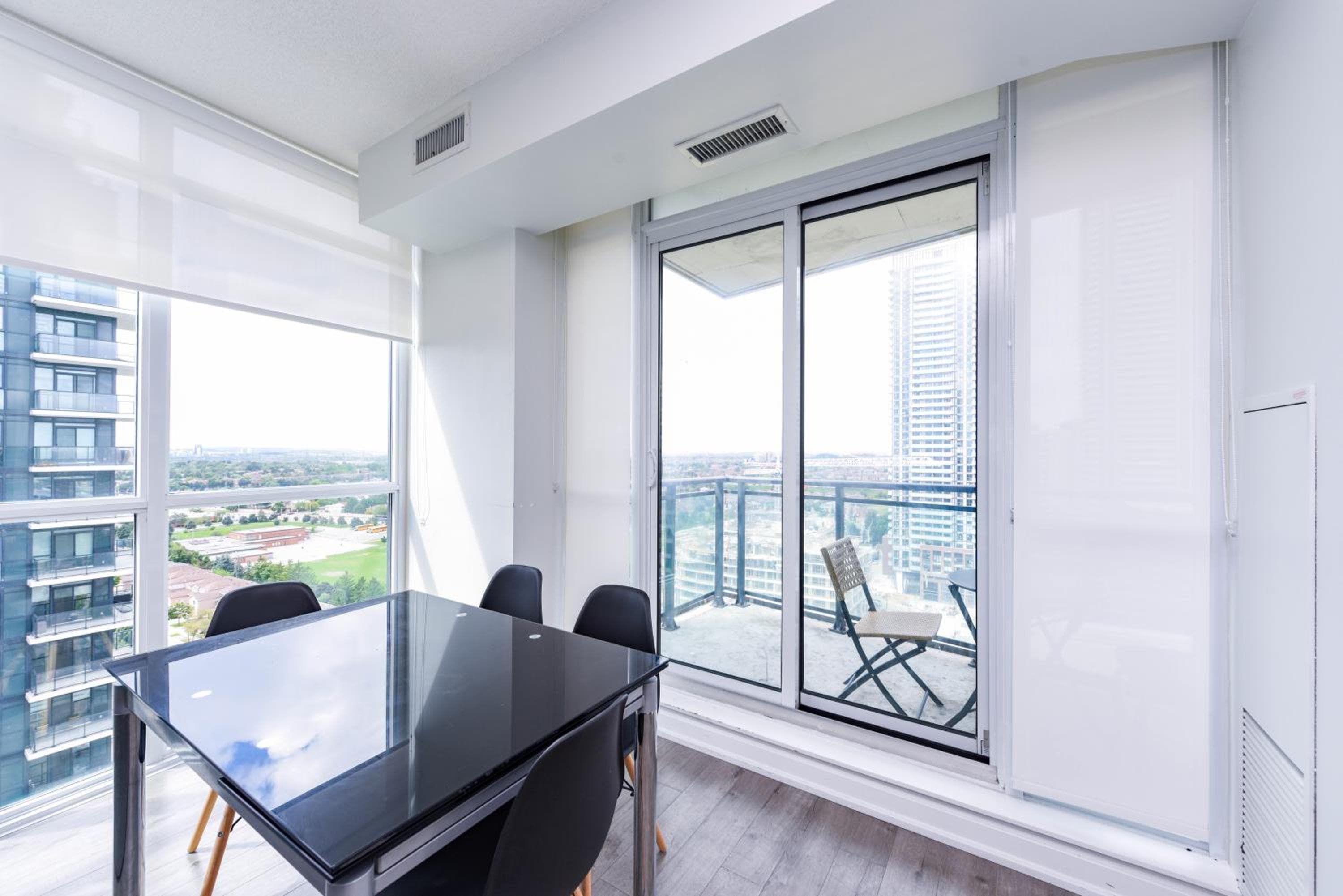 PlanURstay - 2BTH & 2BTH Near Square One Mall