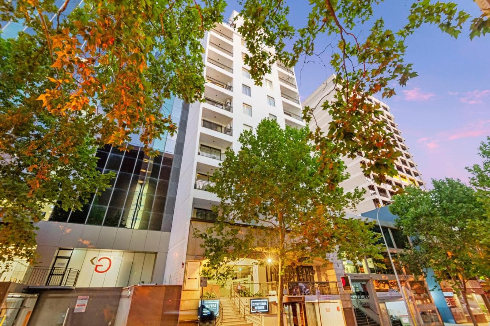 Walk to the Swan River & Hay Street Shopping Mall!