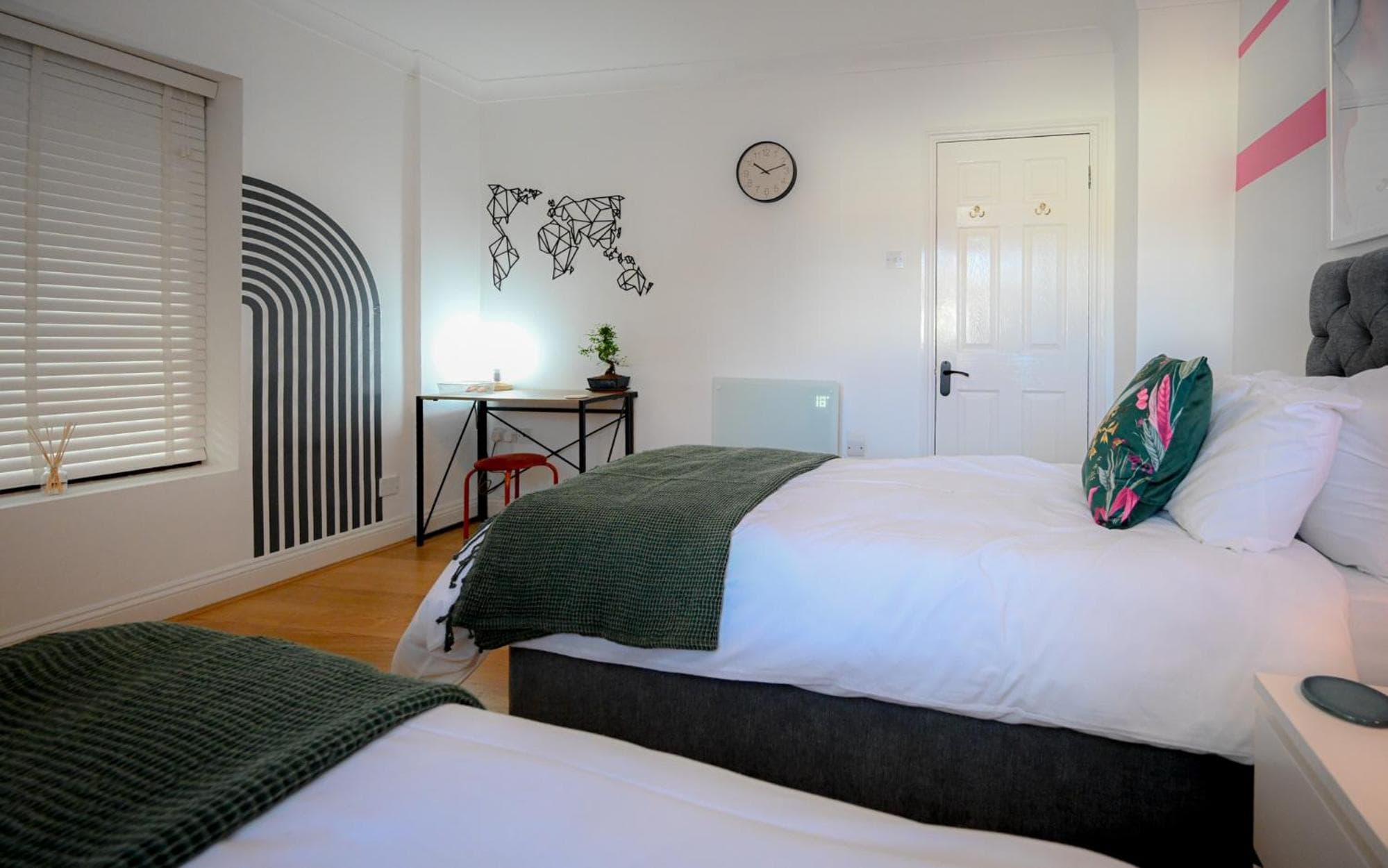 Quiet Premium Stansted Apartment in Central Location with WiFi and Desk