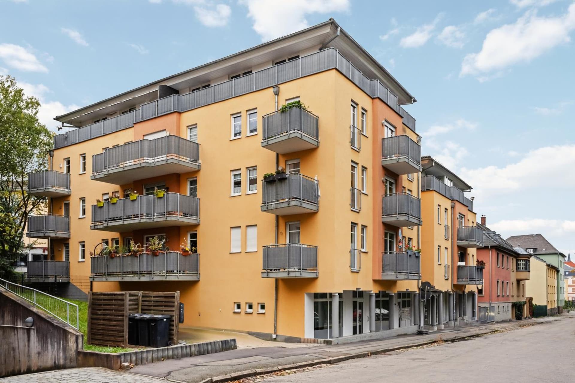 EDLER WOHNRAUM Schwanenteich-Suite mit Balkon, Boxspringbett, Siemens-Kaffeevollautomat, Lift, Parkplatz & WLAN 561 Mbps