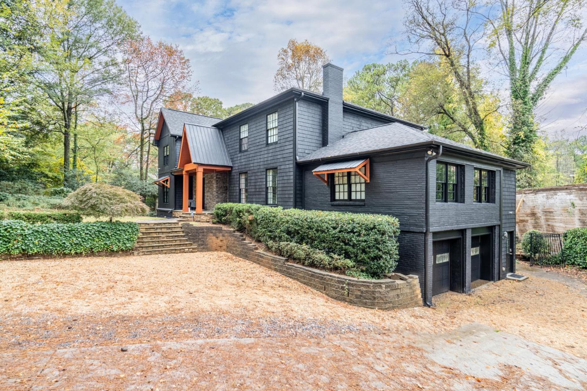 The Black House At Victoria Mill Buckhead