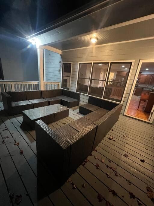 Spacious Gorgeous 3bd home with large deck Close to EVERYTHING
