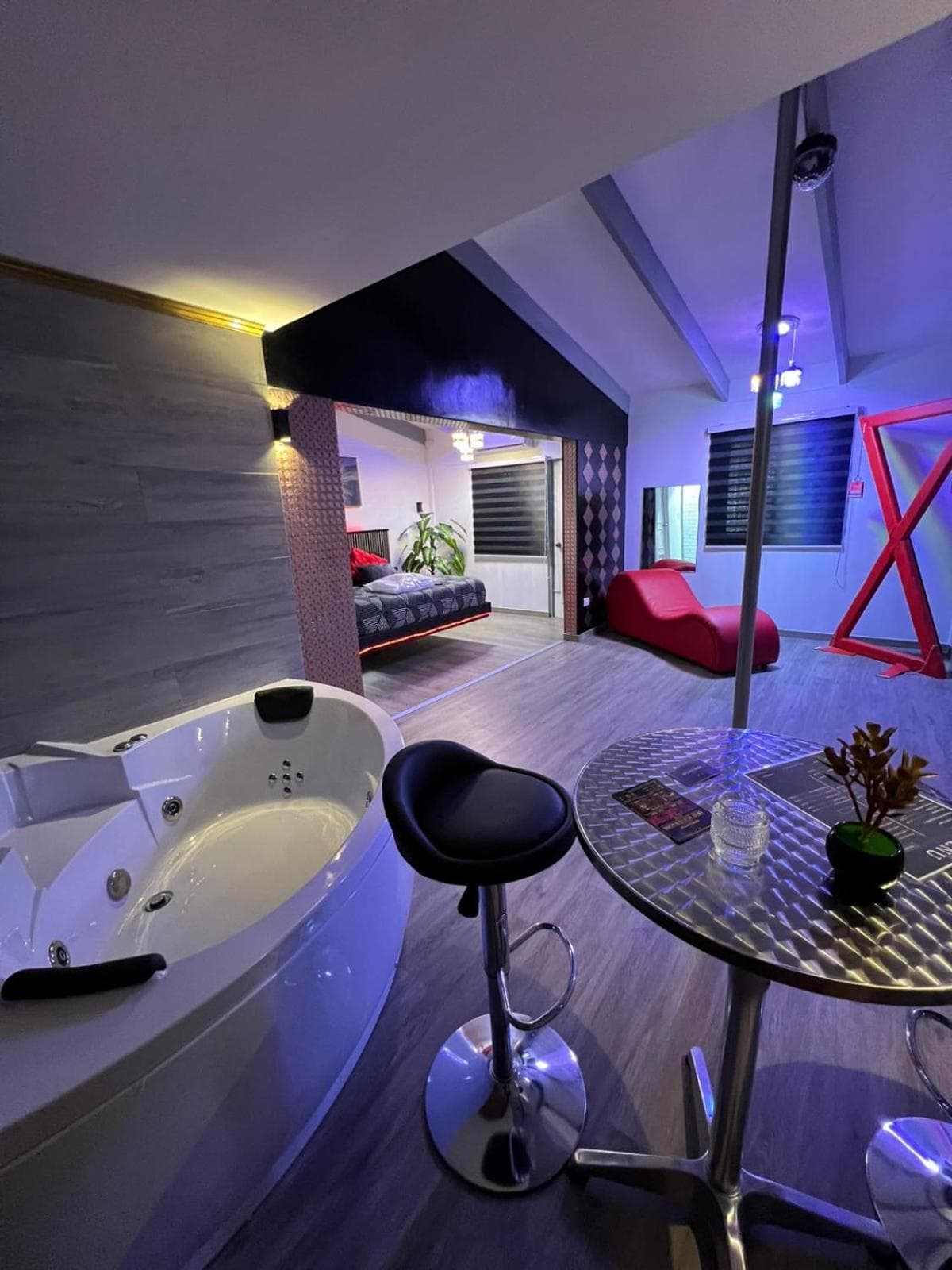 Motel New Contac