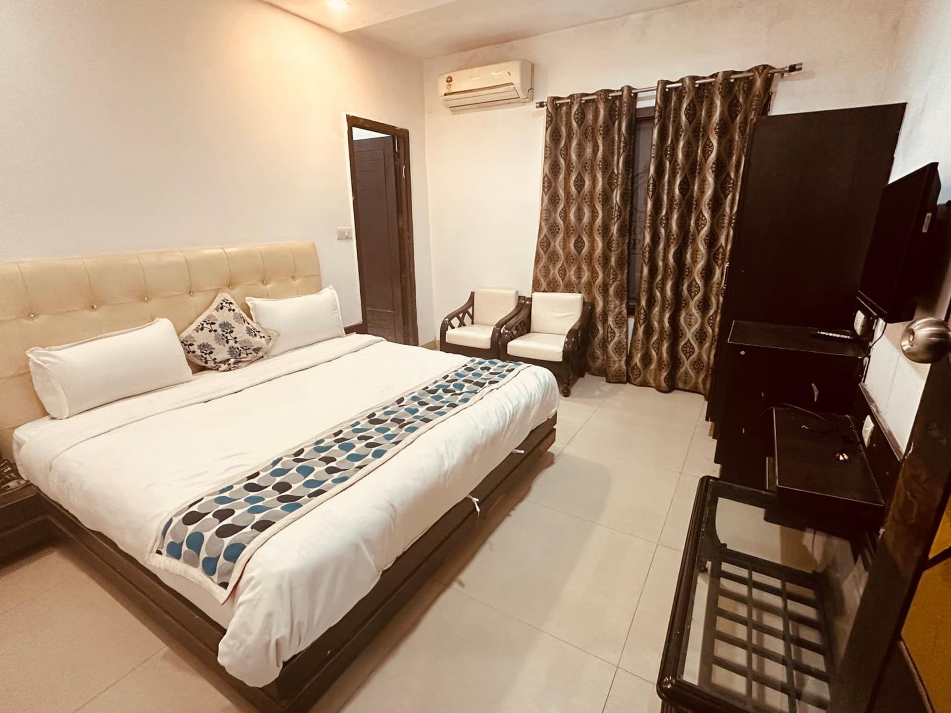 Hotel Riya Palace - Idgah Railway Station Agra