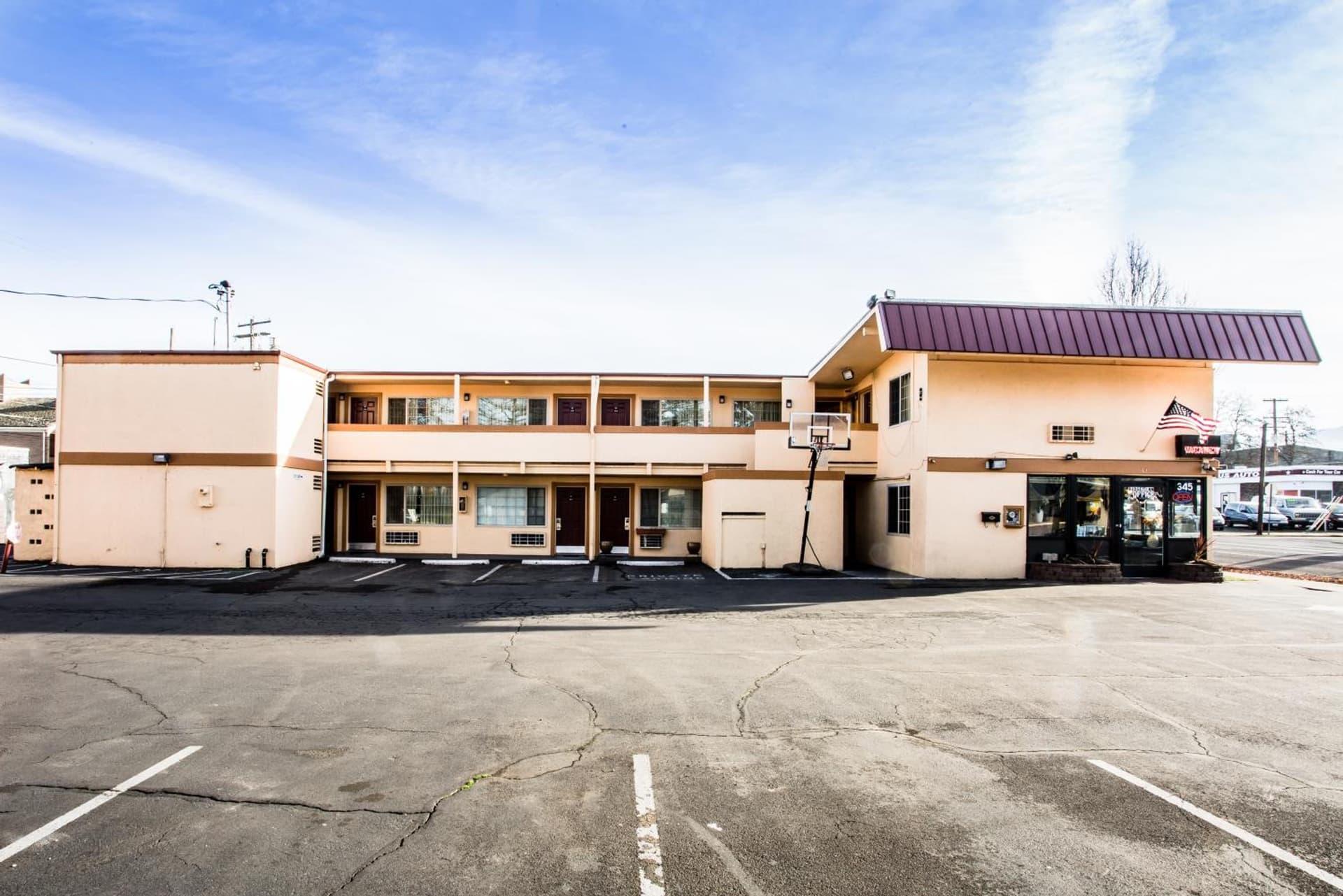 Signature Inn Medford Downtown - Newly Renovated