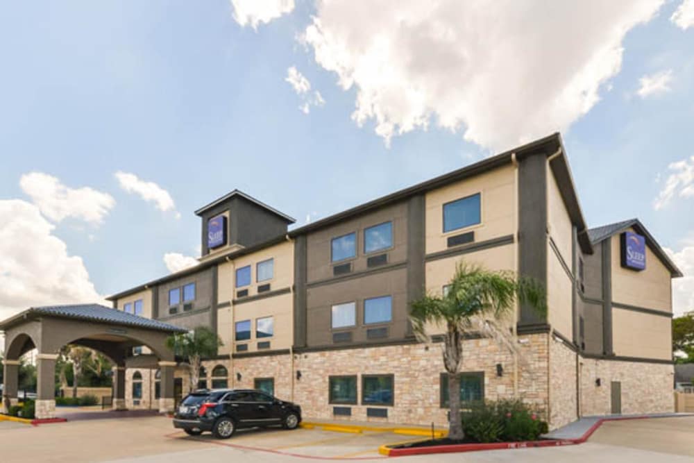 Sleep Inn & Suites Near Downtown North