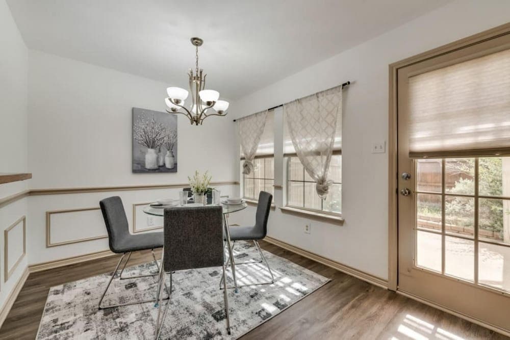 Modern Haven Close to DFW