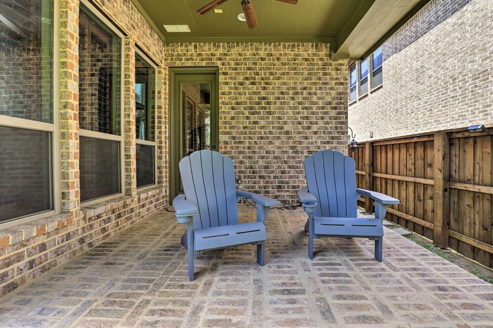 Chic Family-friendly Home in Irving w/ Yard!