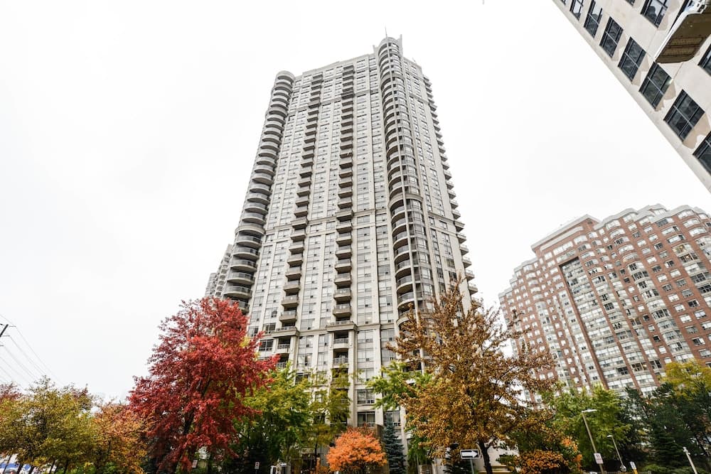 Sarkar Suites - 310 Burnhamthorpe Road