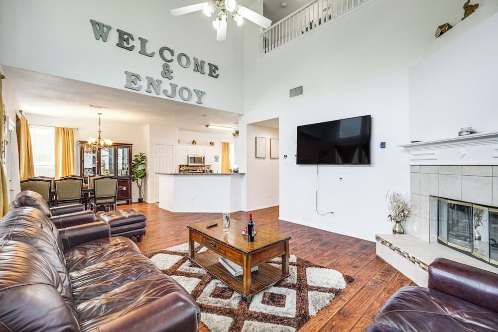 3 Mi to Dfw: Pet-friendly Euless Home