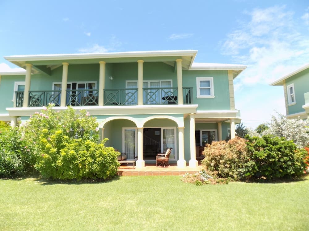 The Pelican #3 - Spacious 3 bedroom 2.5 bath waterfront townhome in the heart of Rodney Bay. 3 Townhouse by RedAwning
