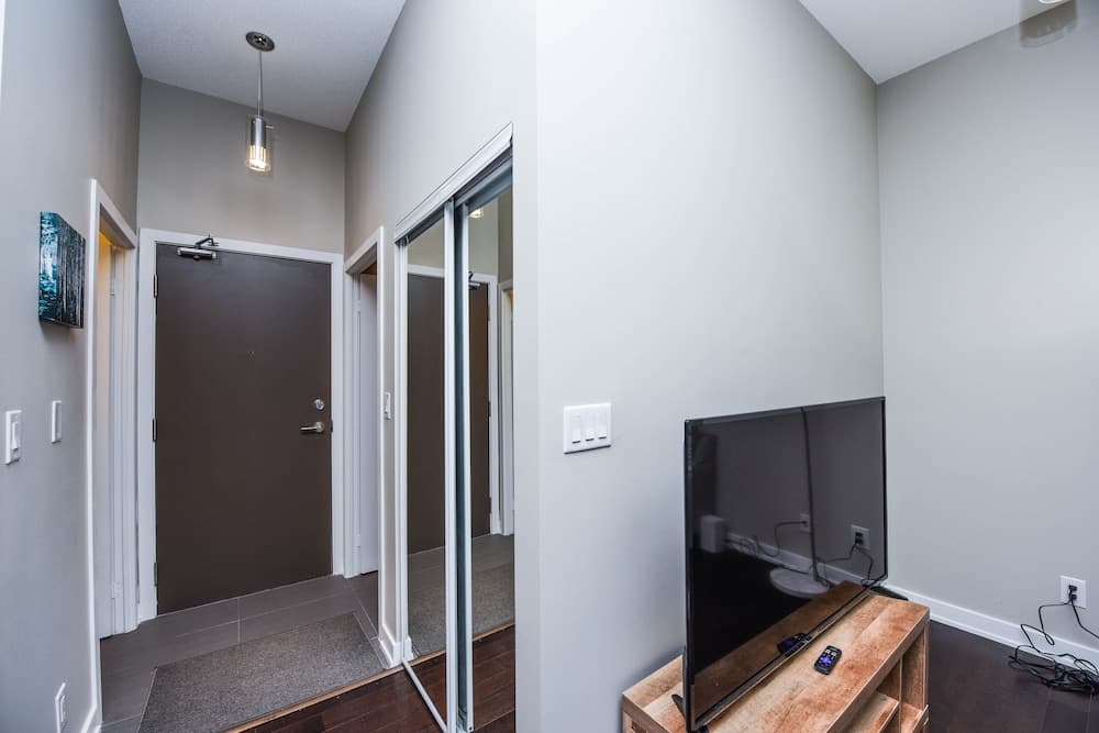 PlanURstay - Mississauga Downtown Square One