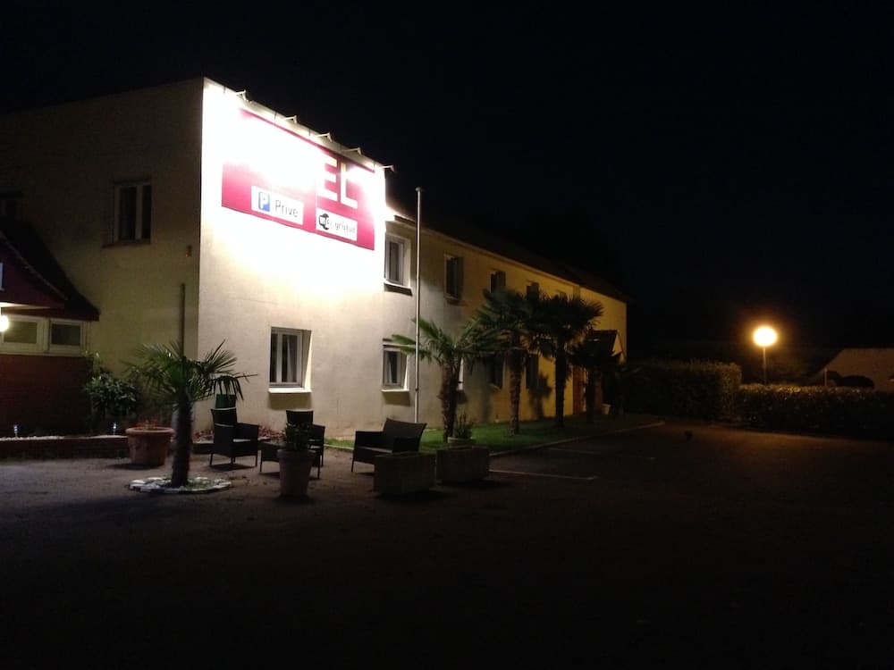 Garden's Hotel