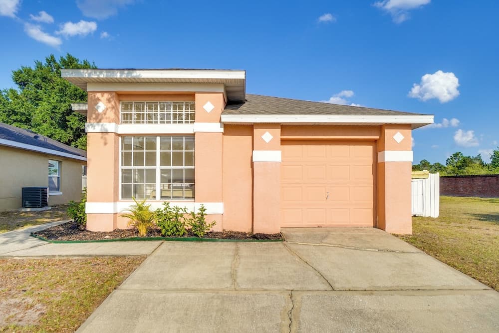 Central Orlando Home: 14 Mi to Universal Studios!