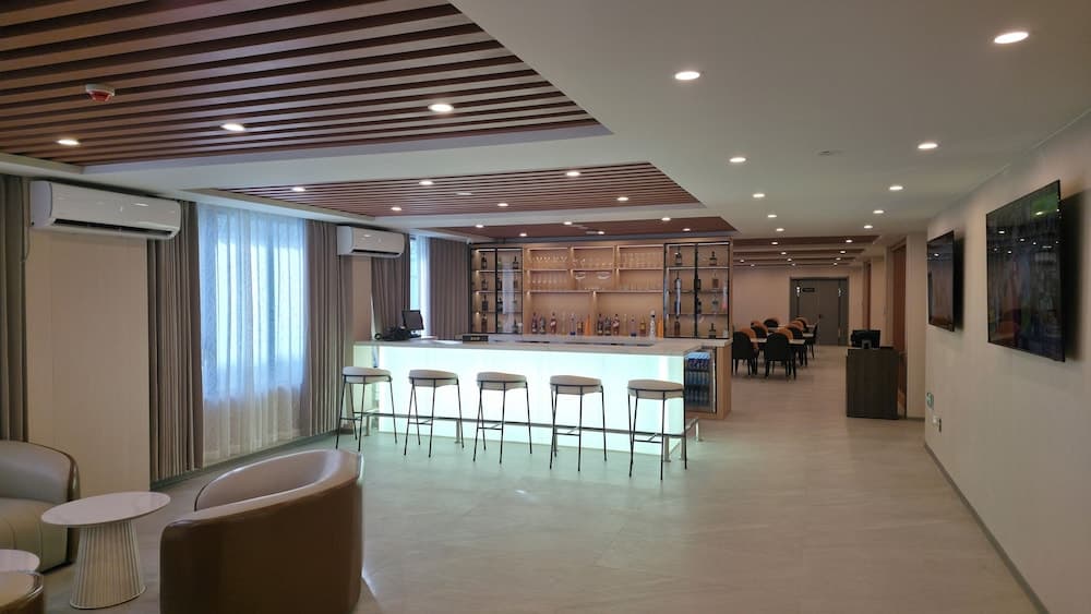 Plaza Court Hotel