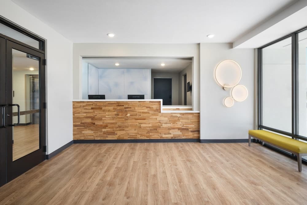 Echo Suites Sterling