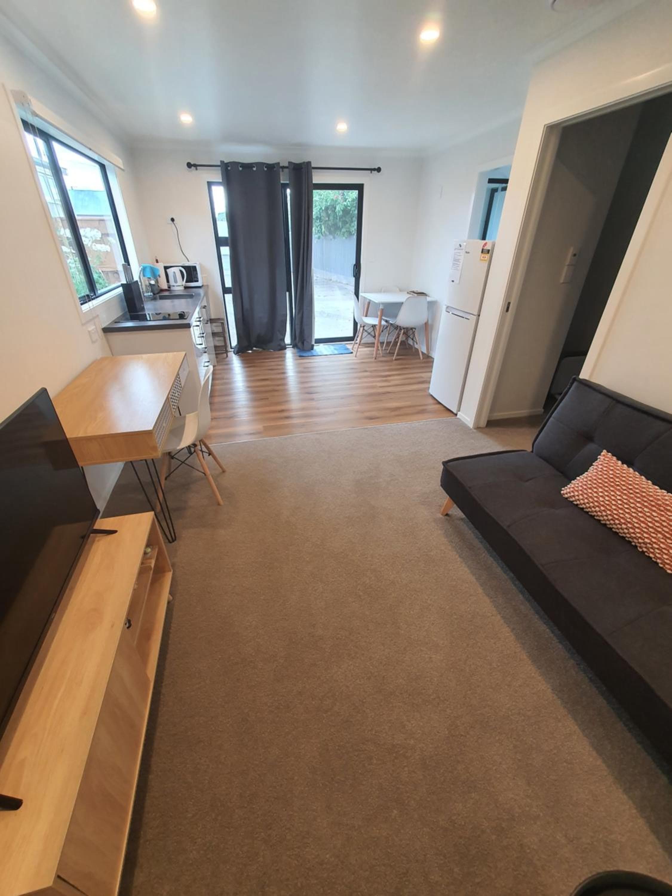 Modern 1 bedroom guest house